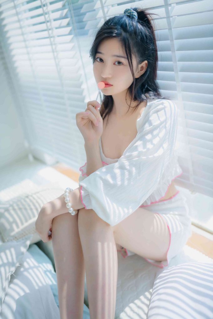 图片[4]-【SSS】年年：光影中的多面女神【124期-36.4GB】-CoserBaby